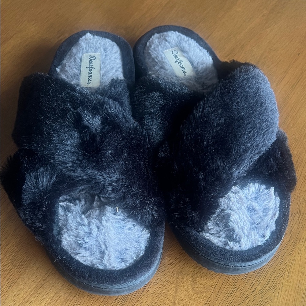 Dearfoams Black and Gray Women's Fuzzy Slippers